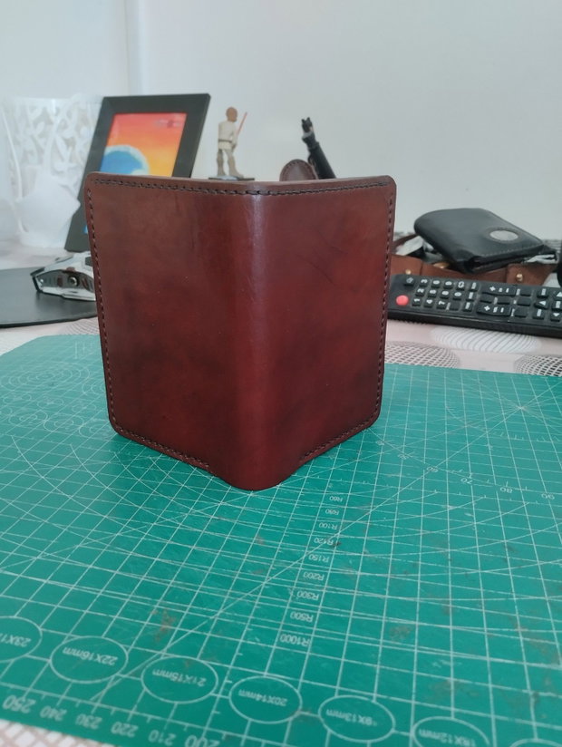 Portofel din piele naturala lucrat manual