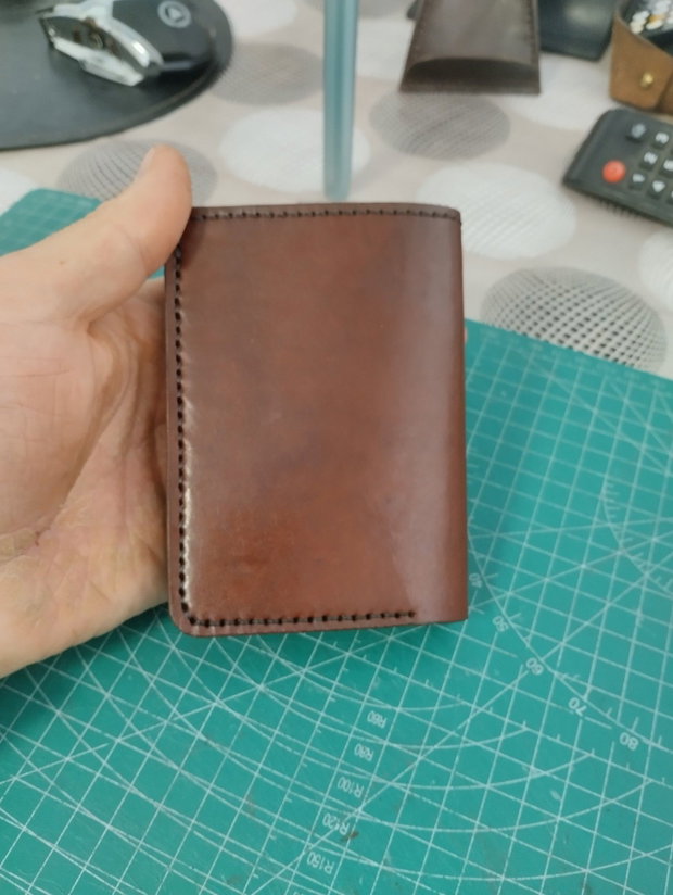 Portofel din piele naturala lucrat manual