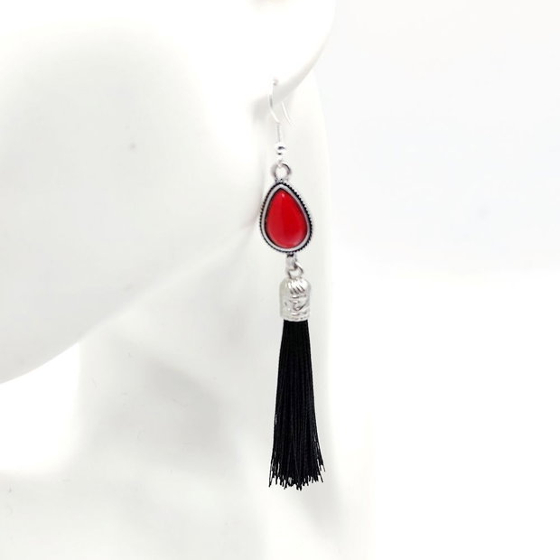 Cercei lungi cu howlite rosu si ciucuri negri, 4653