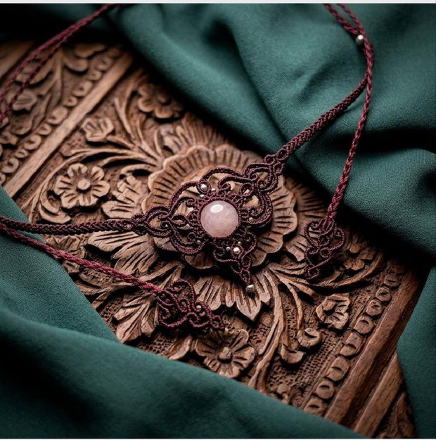 Colier Micromacrame Delicat Bohemian cu Cuart Roz