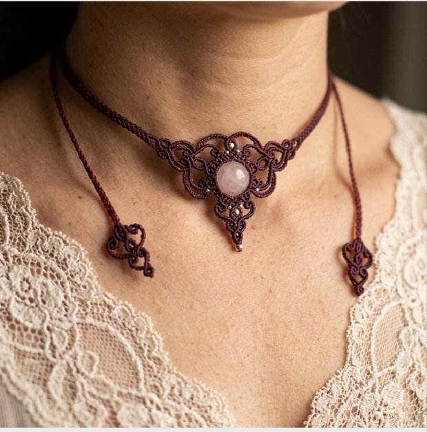 Colier Micromacrame Delicat Bohemian cu Cuart Roz