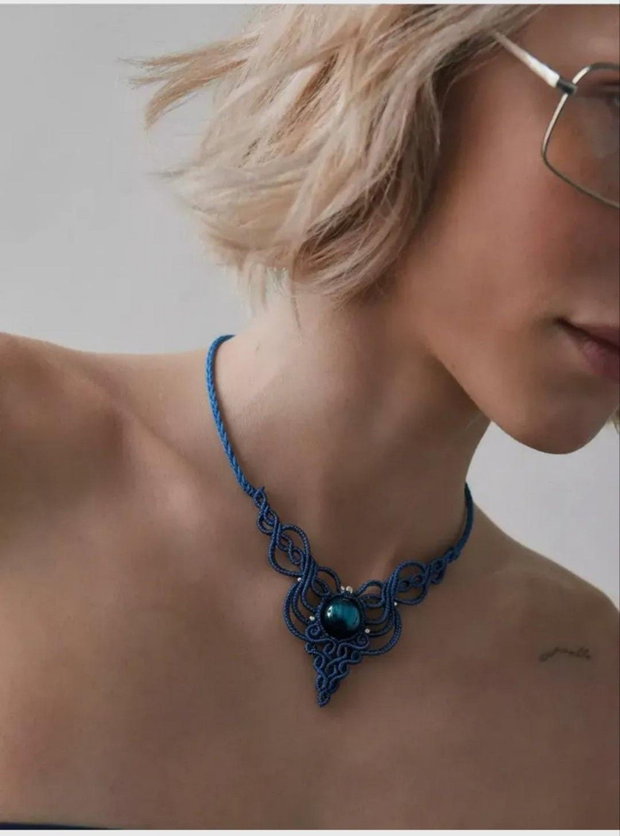 Colier Delicat Micromacrame Albastru Regal cu Ochi de tigru