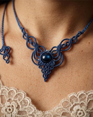 Colier Delicat Micromacrame Albastru Regal cu Ochi de tigru