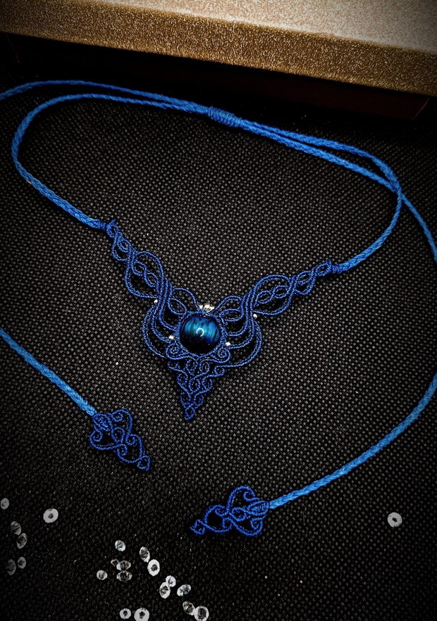 Colier Delicat Micromacrame Albastru Regal cu Ochi de tigru