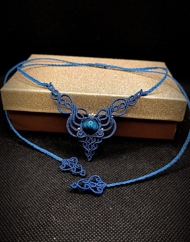 Colier Delicat Micromacrame Albastru Regal cu Ochi de tigru