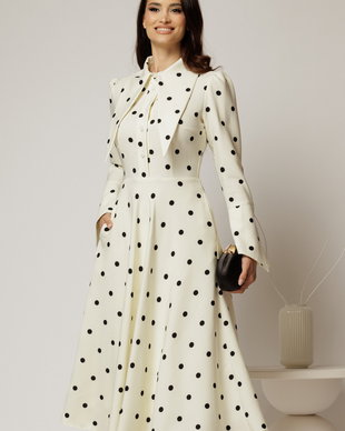 Rochie midi alba cu buline si guler ascutit