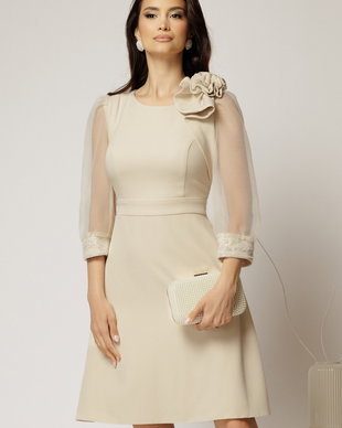 Rochie DY Fashion bej cu maneci din organza si detaliu floral