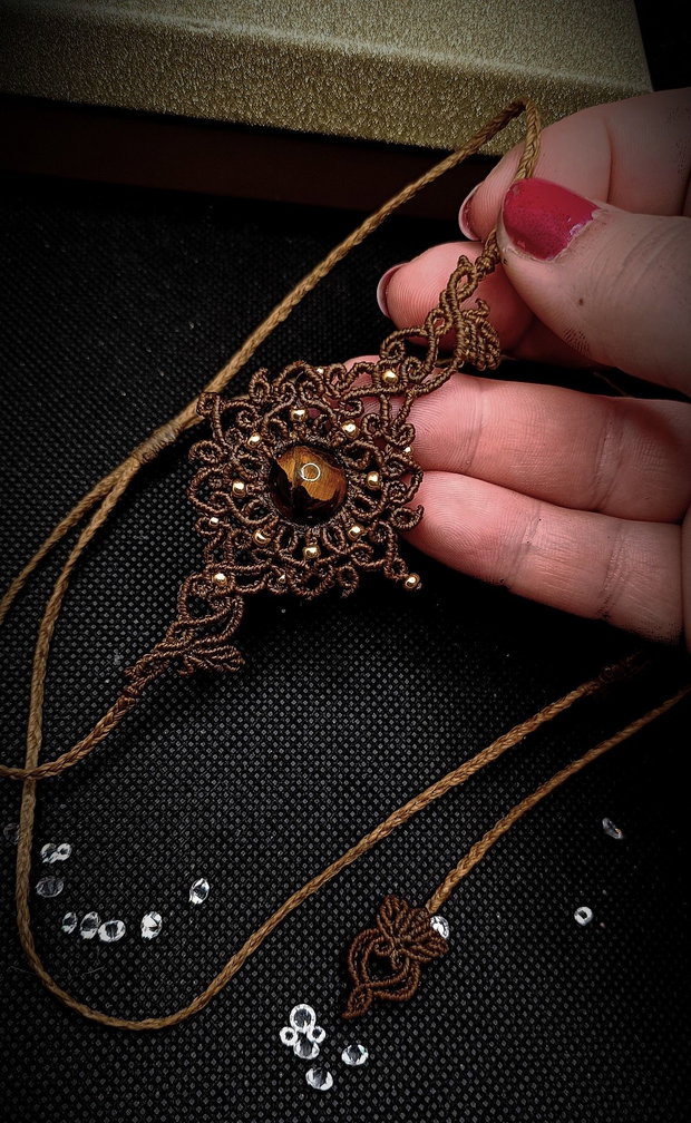 Colier Choker Mandala Micromacrame Ochi de tigru