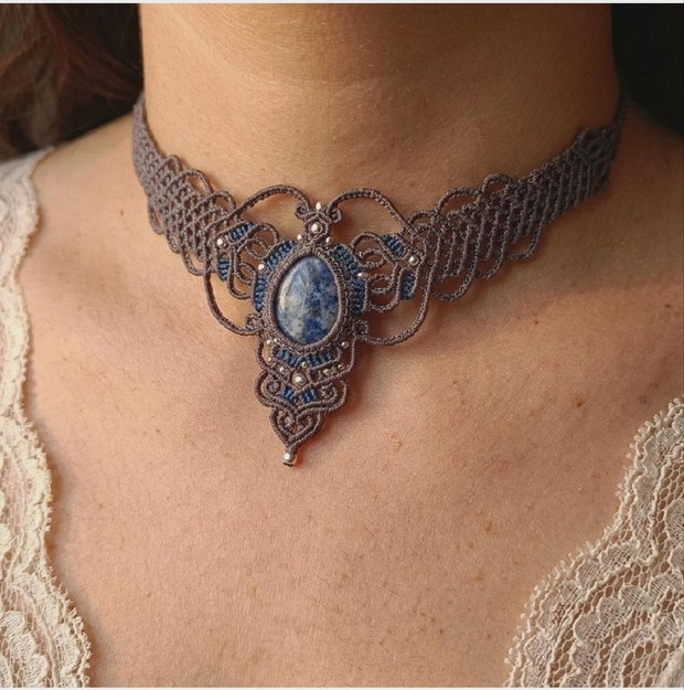 Colier choker victorian micromacrame Sodalit