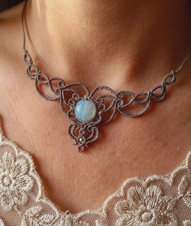 Colier delicat opal micromacrame