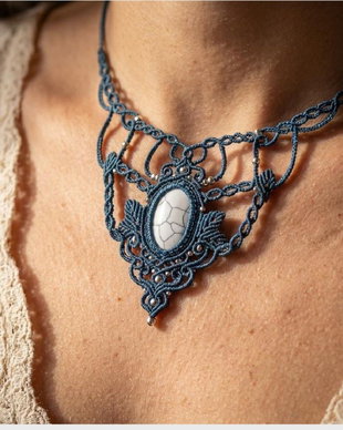 Colier frunze turcoaz micromacrame Howlit