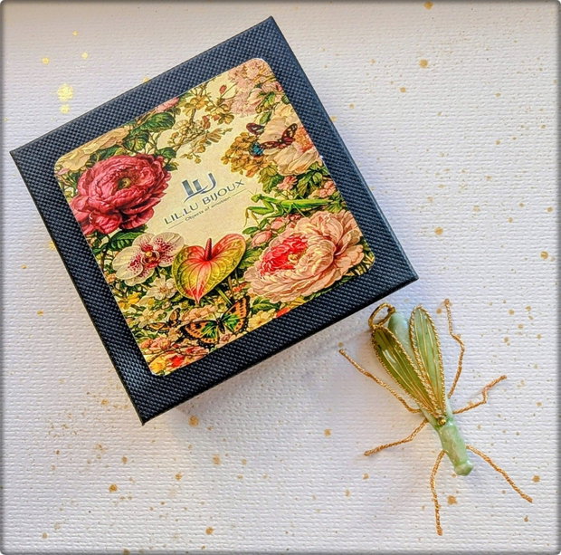 CHOKER CU PANDANTIV CĂLUGĂRIȚĂ, Bijuterie Handmade, Colier Statement,