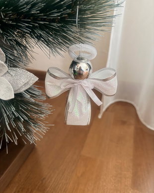 Set 6 îngerași handmade  ornamente brad Crăciun alb-argintiu, cadou în săculeț organza