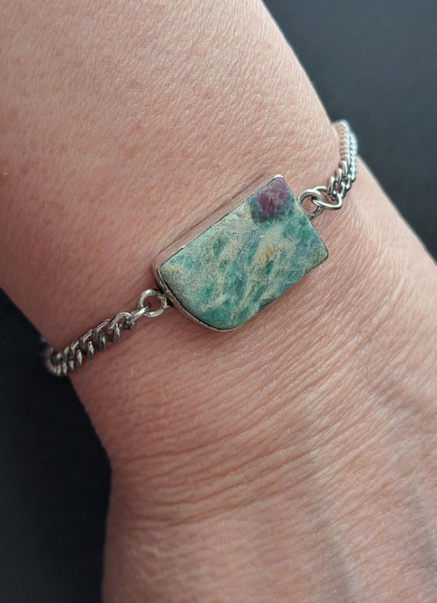 Bratara ruby in fuchsite
