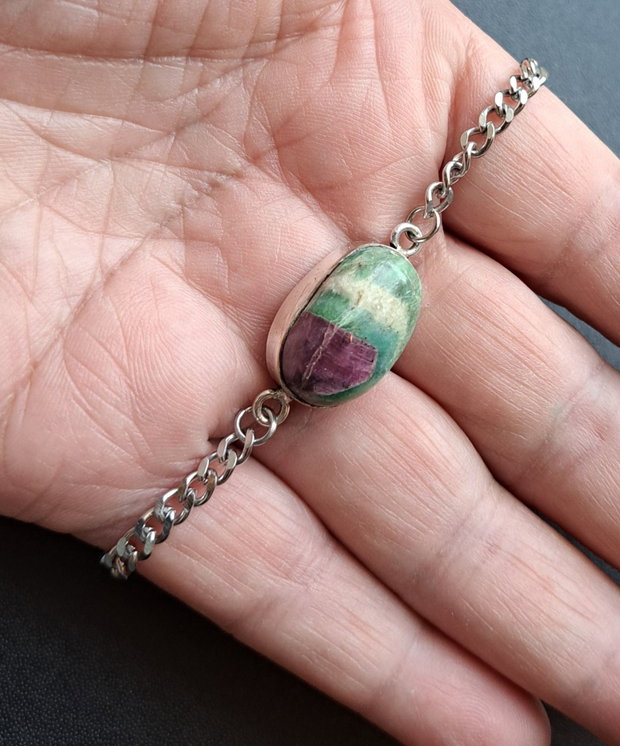Bratara handmade ruby in fuchsite