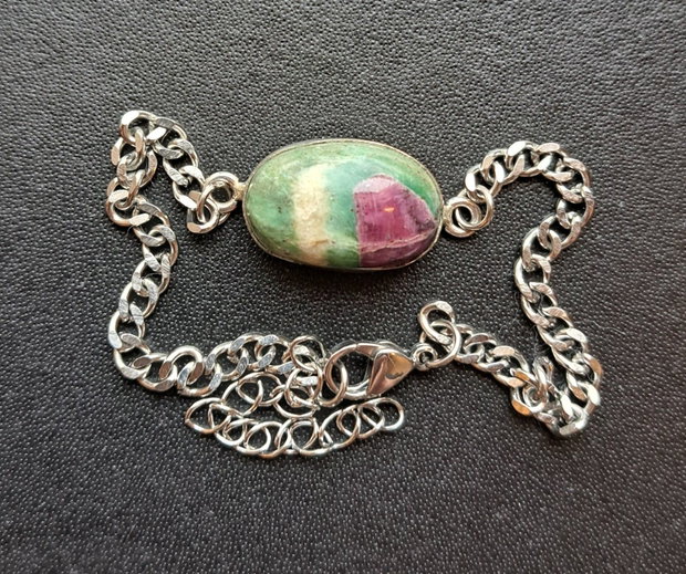 Bratara handmade ruby in fuchsite