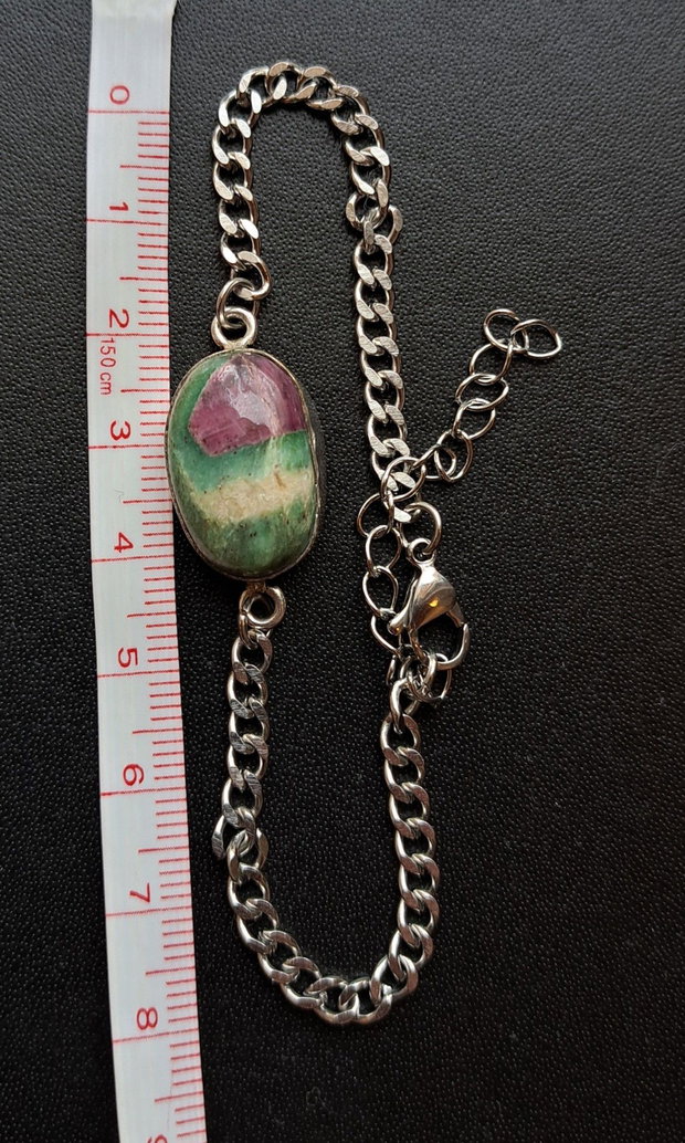 Bratara handmade ruby in fuchsite