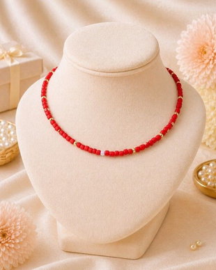 Choker rosu cu accente aurii