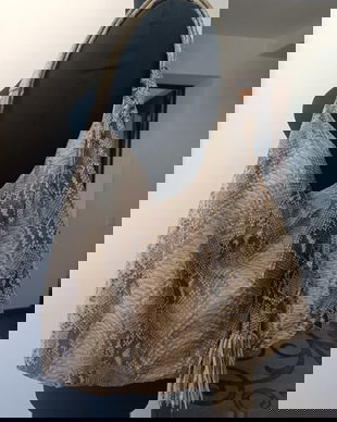 Geanta din piele de șarpe, piton