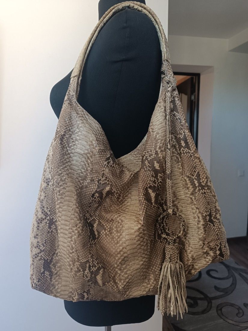 Geanta din piele de șarpe, piton