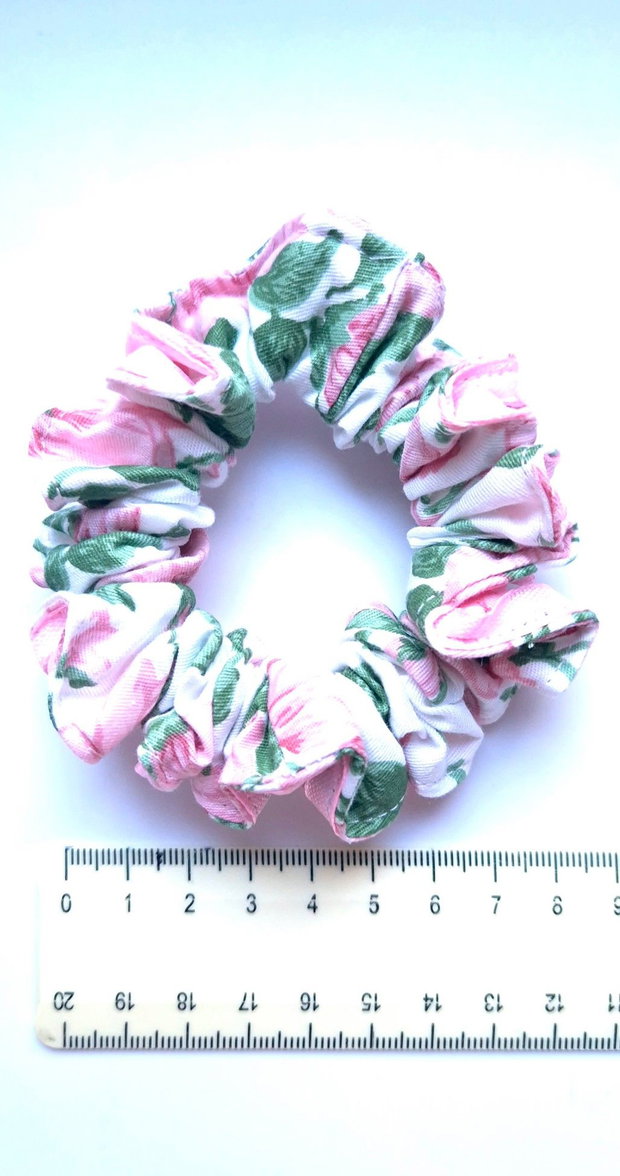 Scrunchie-elastic de par roz cu trandafiri