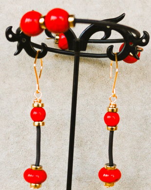 Set cercei si bratara handmade cu sfere din howlit si hematit