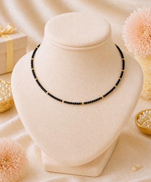 Choker finut negru cu auriu