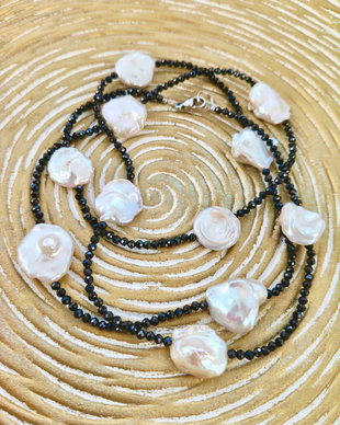 Colier lung /dublu spinel negru & perle albe baroc