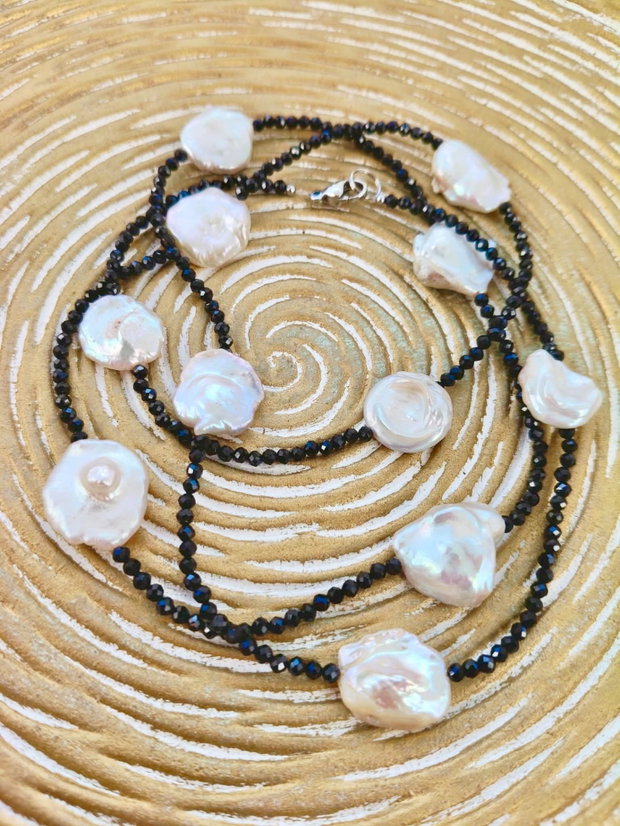 Colier lung /dublu spinel negru & perle albe baroc