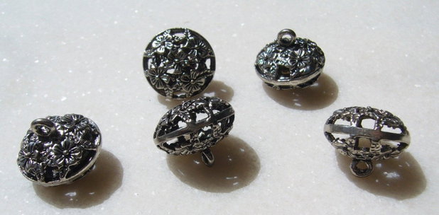 Pandantiv filigranat din metal finisaj argintiu satinat aprox 19.5x12 mm (16 mm cu anoul)