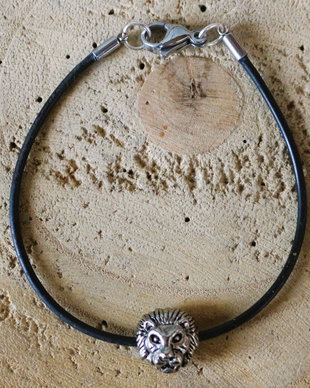 Bratara handmade din snur de silicon si link cap de leu