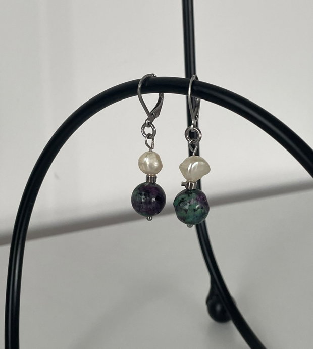 Cercei handmade cu zoisit cu rubin natural si perle baroque de cultura