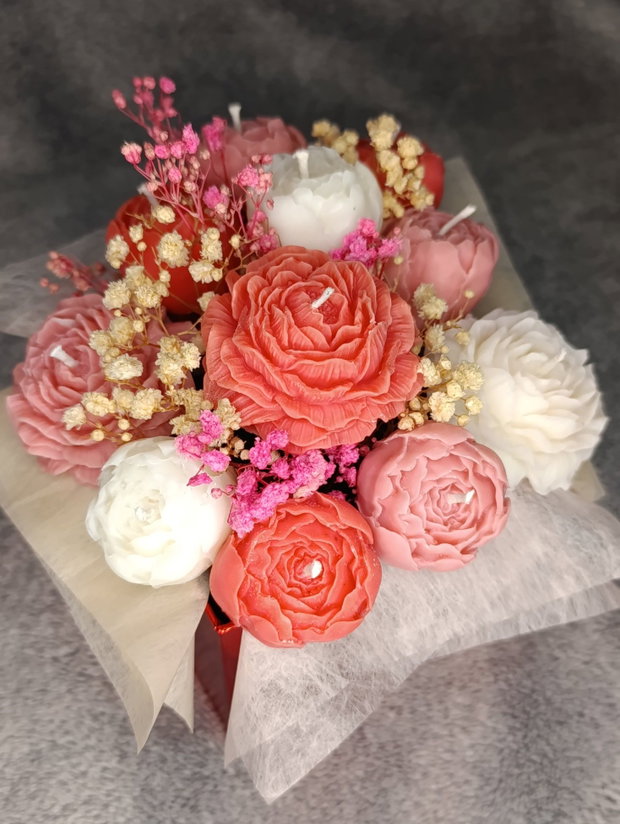 Buchet 11 trandafiri din ceară de cocos în cutie cadou roșie - Aranjament floral parfumat