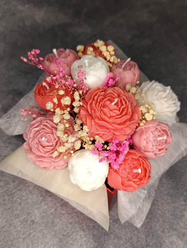 Buchet 11 trandafiri din ceară de cocos în cutie cadou roșie - Aranjament floral parfumat