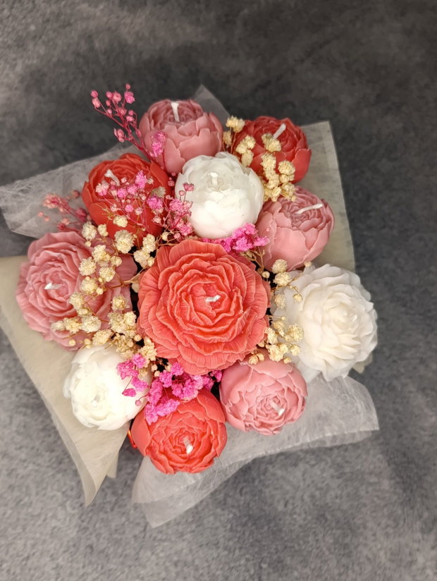 Buchet 11 trandafiri din ceară de cocos în cutie cadou roșie - Aranjament floral parfumat