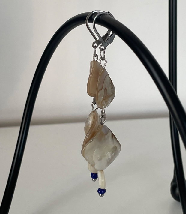 Cercei handmade din scoici și mărgele albastre