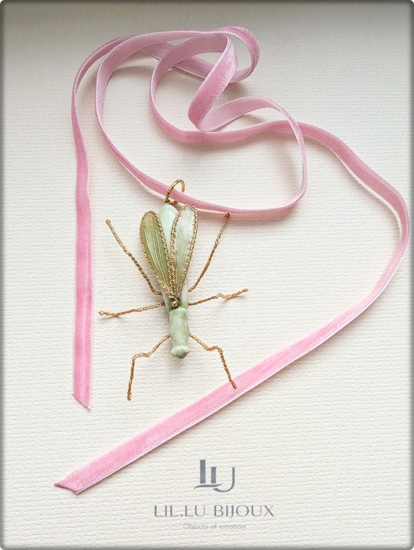 CHOKER CU PANDANTIV CĂLUGĂRIȚĂ, Bijuterie Handmade, Colier Statement