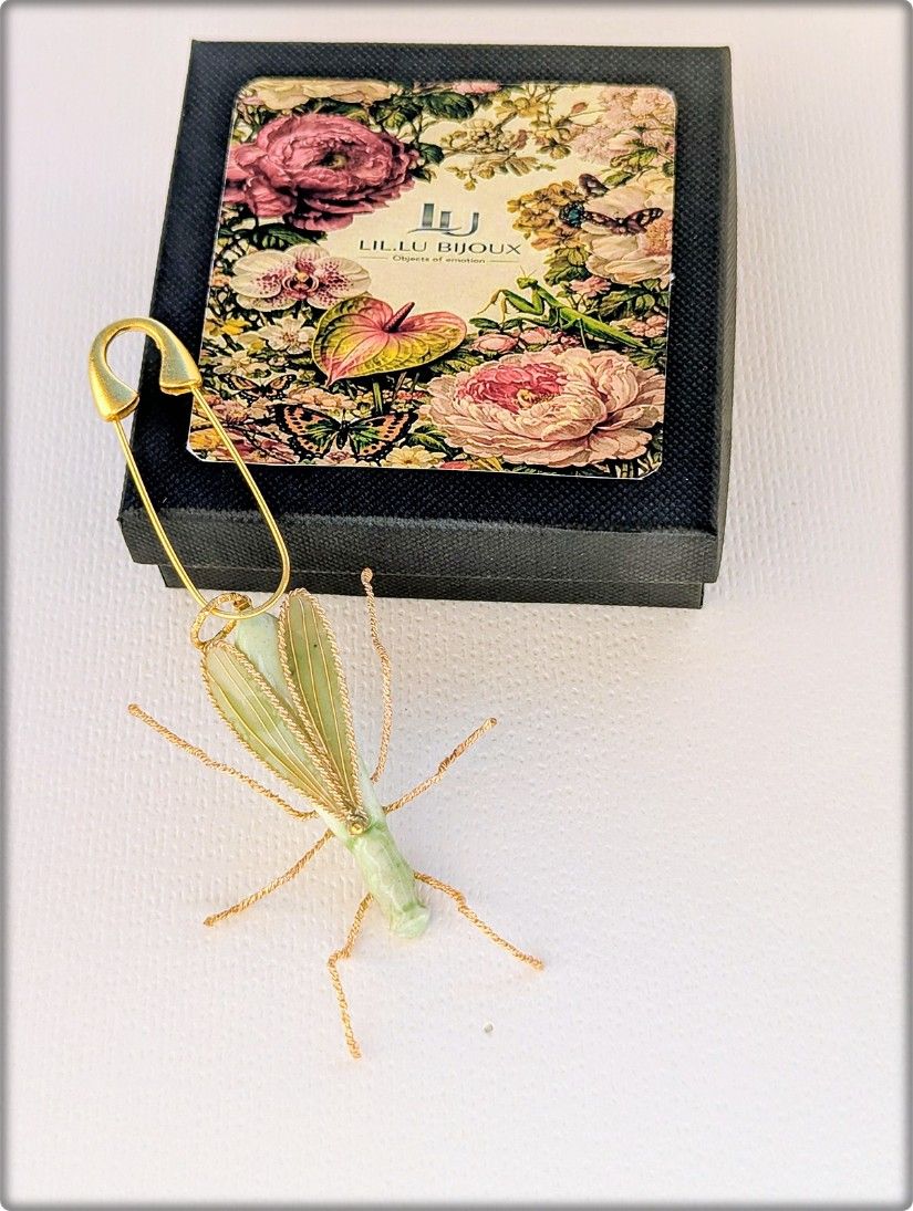 CHOKER CU PANDANTIV CĂLUGĂRIȚĂ, Bijuterie Handmade, Colier Statement