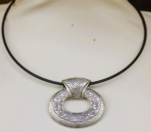 Colier handmade cu pandantiv din zamac