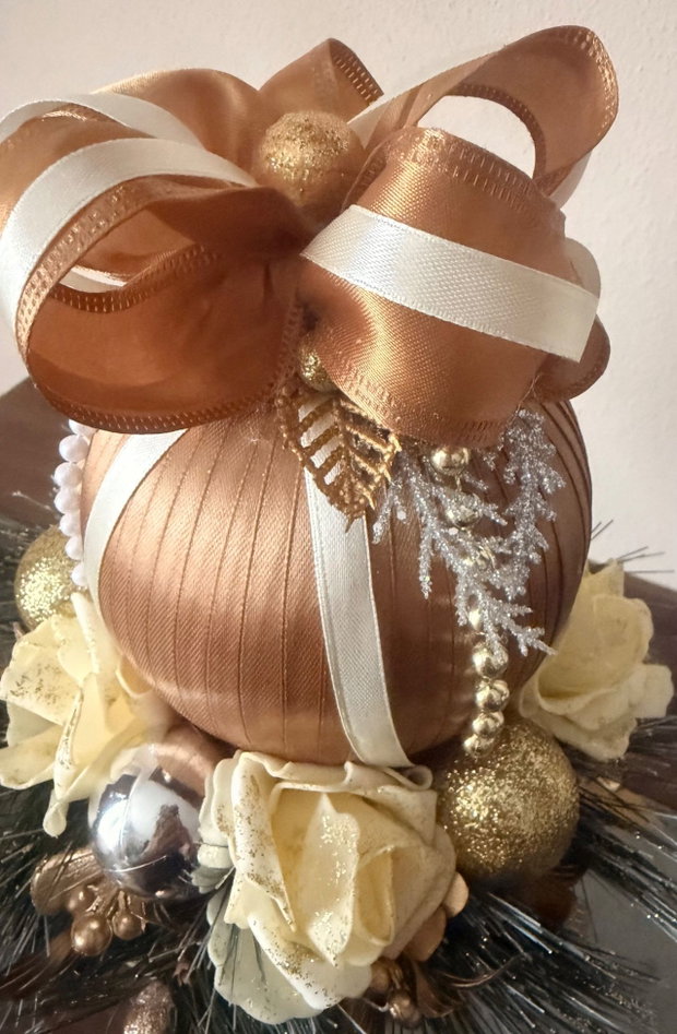 Glob de Vis Eleganță Aurie decor handmade de Crăciun cu suport