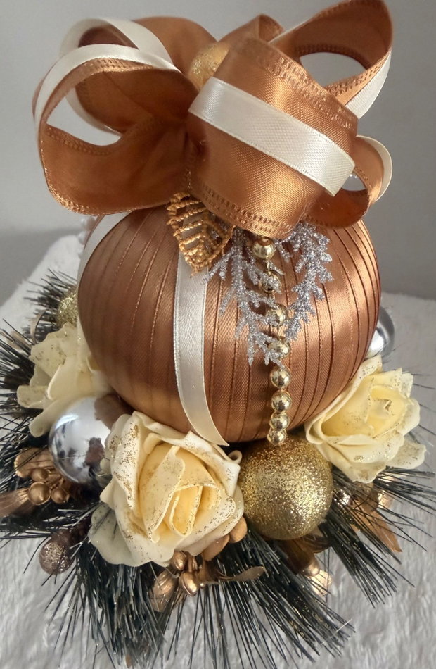 Glob de Vis Eleganță Aurie decor handmade de Crăciun cu suport