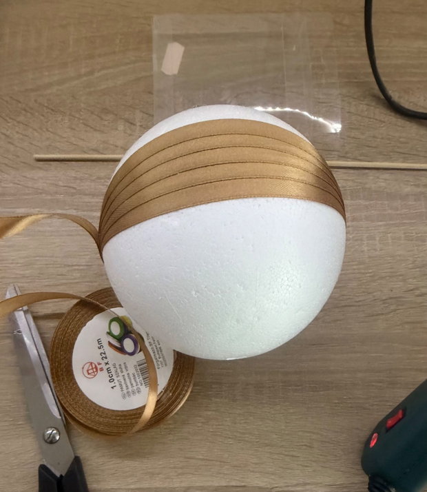 Glob de Vis Eleganță Aurie decor handmade de Crăciun cu suport