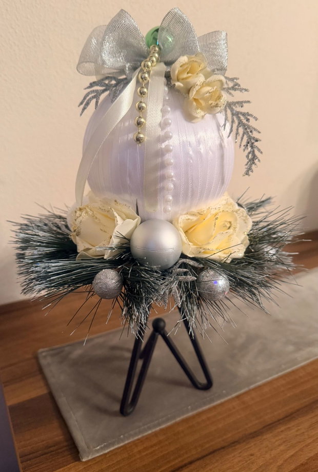 Glob de Vis Eleganță Albă decor handmade de Crăciun cu suport