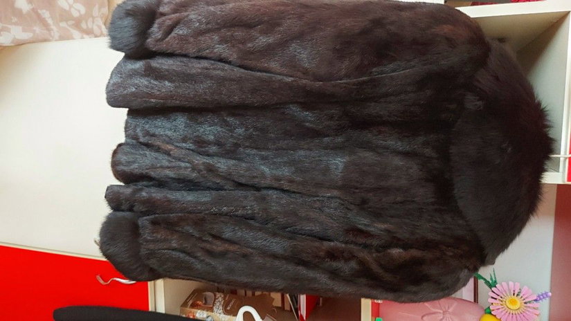 Haină nurcă naturală  lucrată manual  stare impecabilă  mărime 44