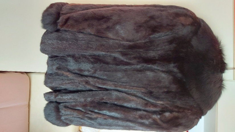 Haină nurcă naturală  lucrată manual  stare impecabilă  mărime 44