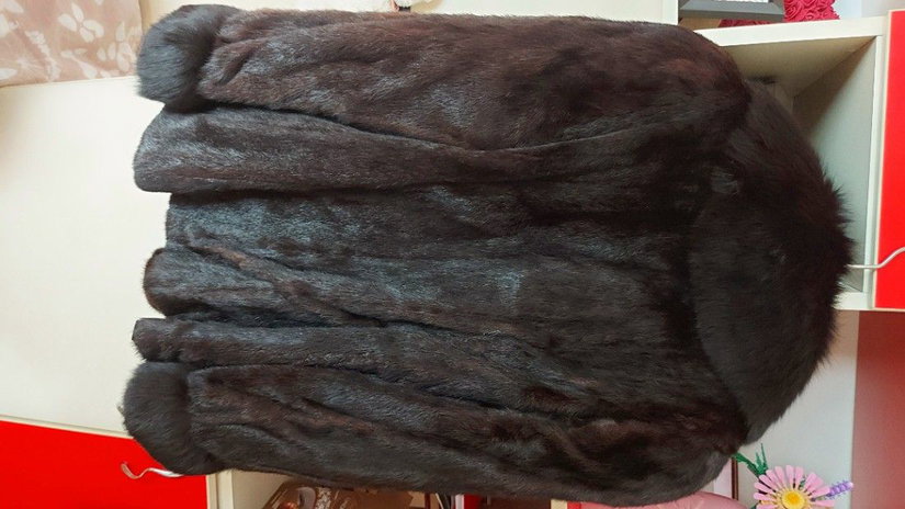 Haină nurcă naturală  lucrată manual  stare impecabilă  mărime 44