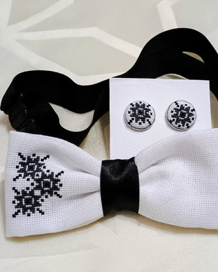 Set, papion asimetric și butoni cu broderie manuala