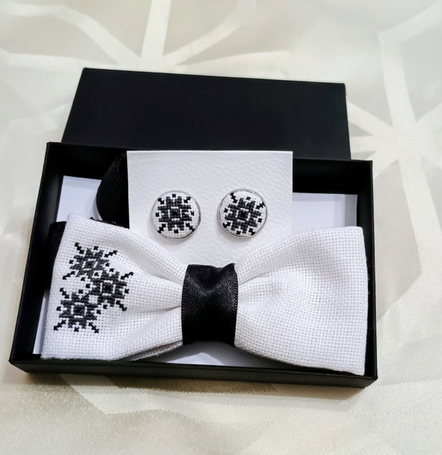 Set, papion asimetric și butoni cu broderie manuala