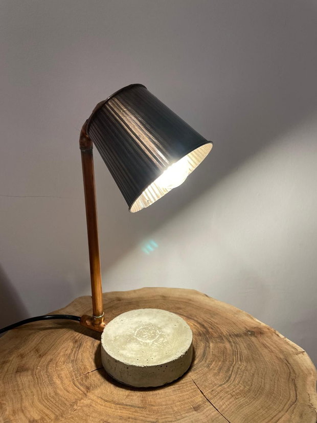 Lampă de masă industrială beton & cupru