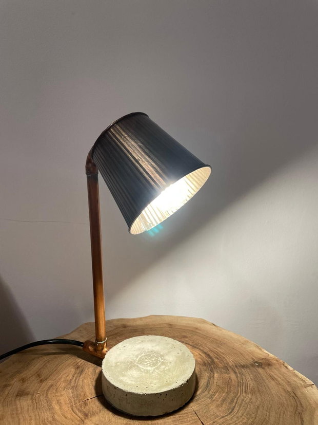 Lampă de masă industrială beton & cupru